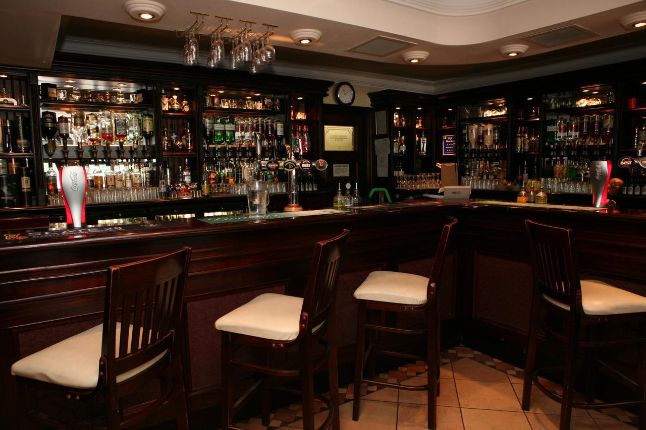 The Waterhouse Inn 巴洛赫 外观 照片